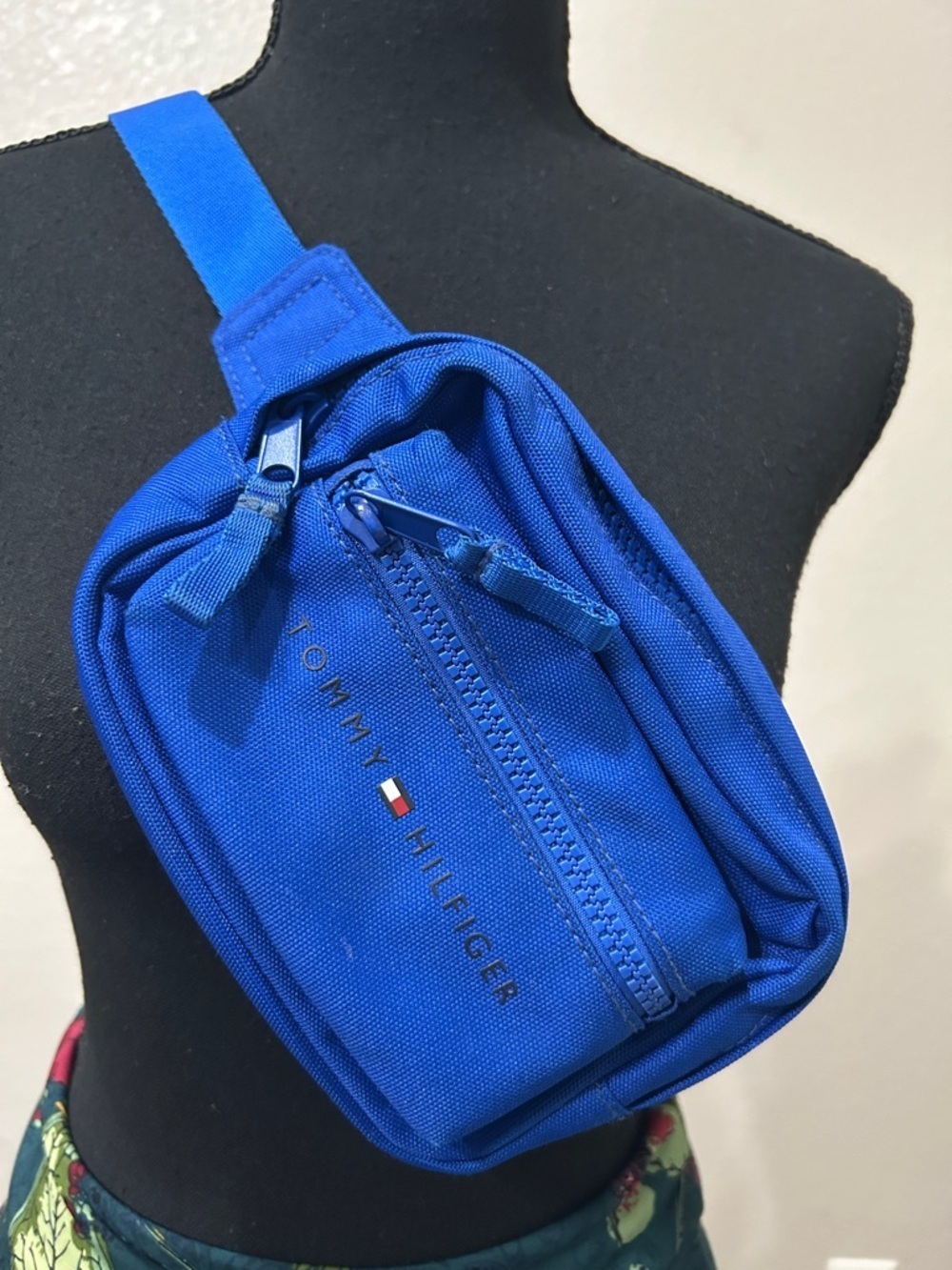 Tommy Hilfiger Bright Blue Small Belt Bag  7” x  5” Crossbody Vacation Chic